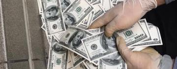 43 тысячи долларов за голоса на выборах: прокуратура задержала председателя комиссии с сообщником